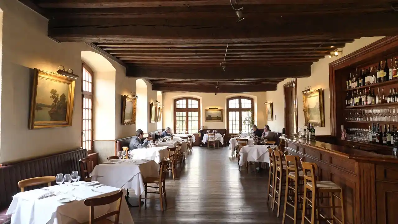 Salle de restaurant d'un hôtel en France